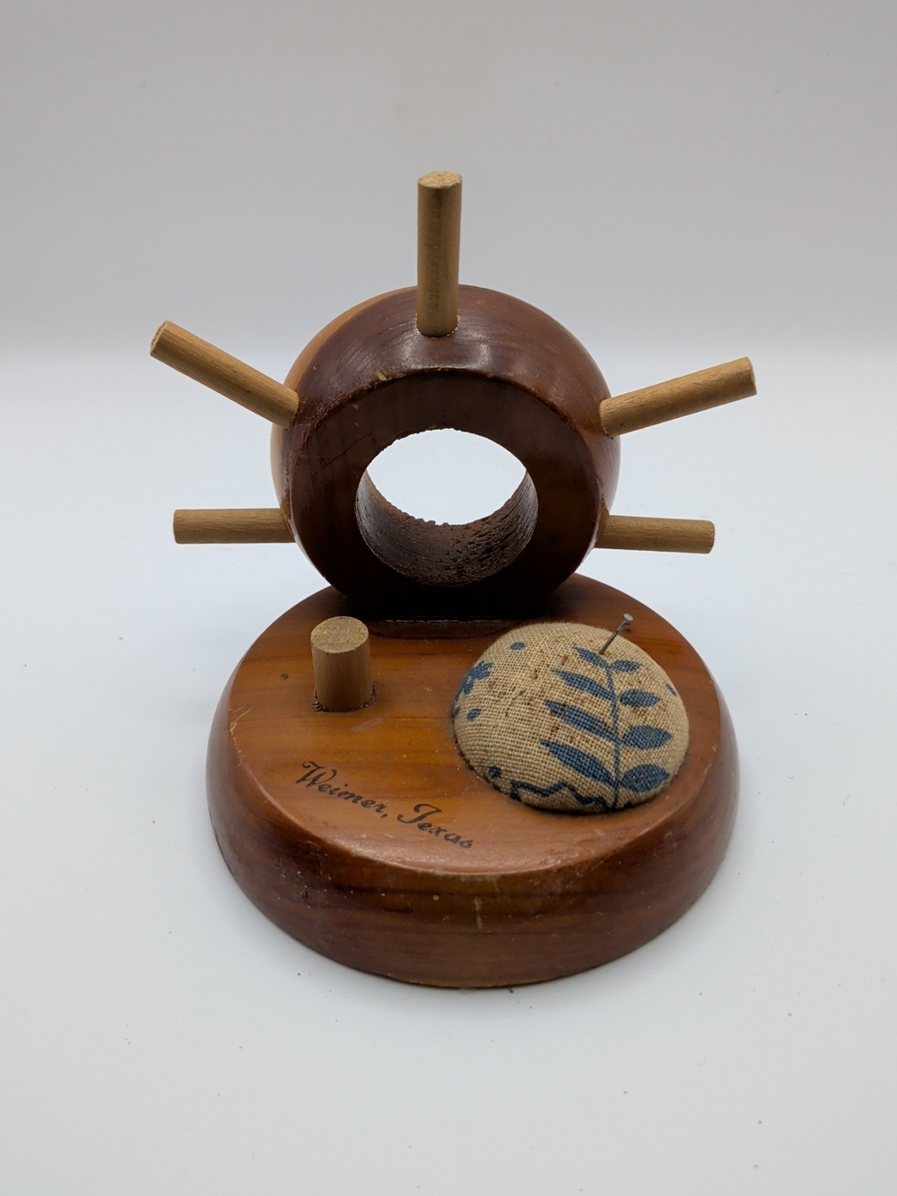 Vintage Fredrick, Texas Souvenir Thread Holder Pin Cushion Ships Wheel (F)
